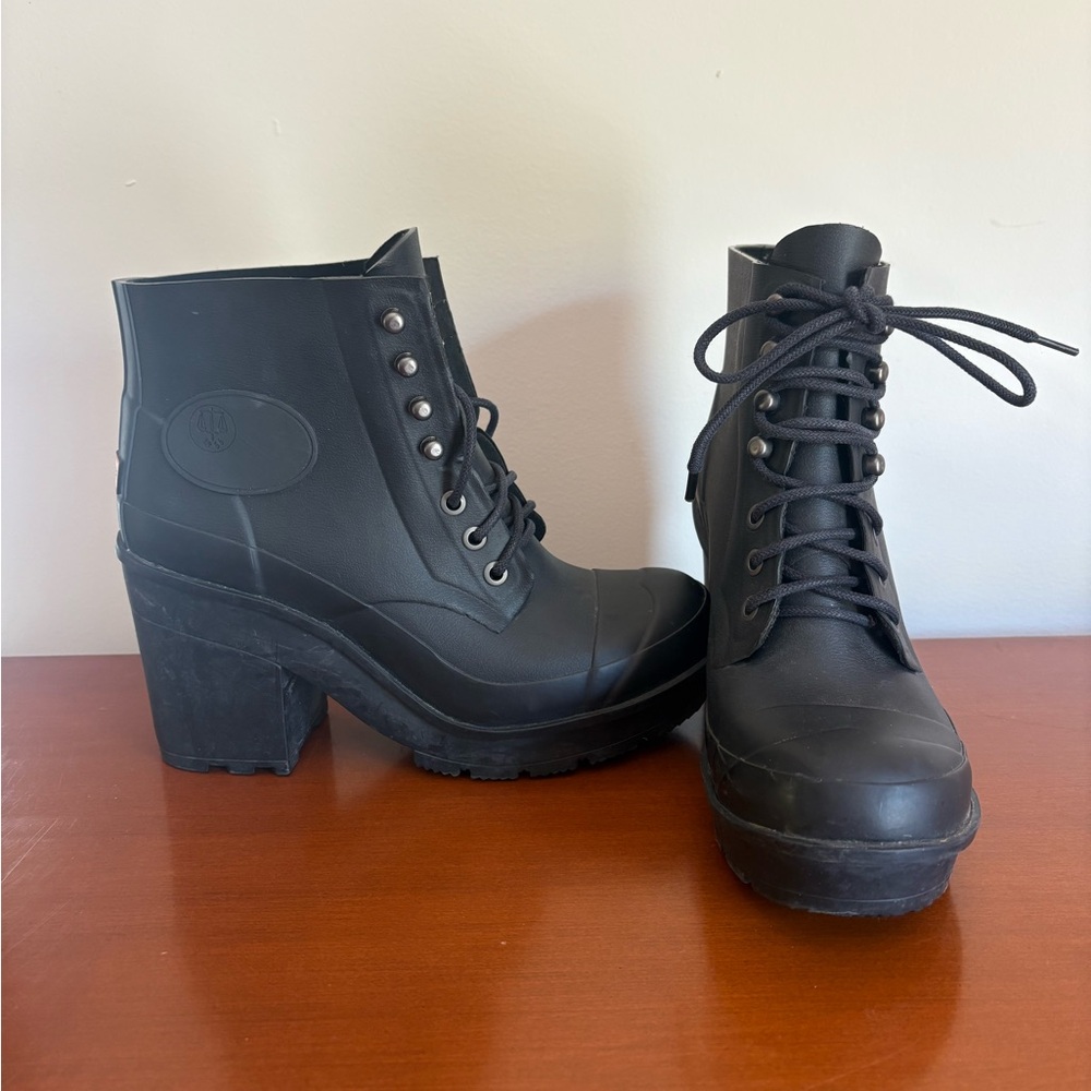 Hunter black rubber ankle boots